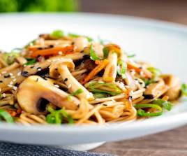 MUSHROOM CHOWMEIN 